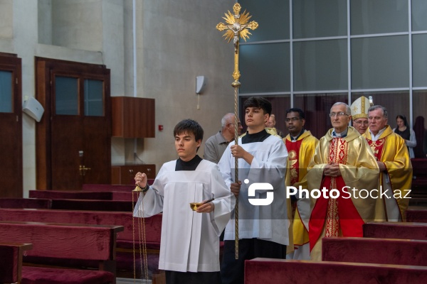 Müqəddəs Məryəm kilsəsində keçirilən mərhum Papa Fransiskin Ruhuna xüsusi ayin