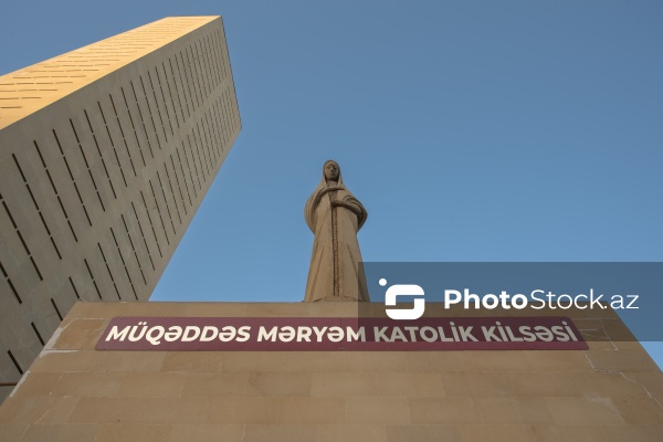 Müqəddəs Məryəm kilsəsində keçirilən mərhum Papa Fransiskin Ruhuna xüsusi ayin