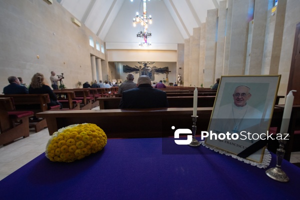 Müqəddəs Məryəm kilsəsində keçirilən mərhum Papa Fransiskin Ruhuna xüsusi ayin