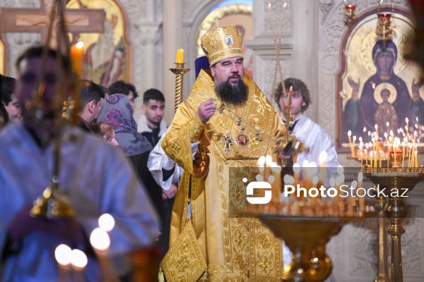 Aleksiy Smirnov - Müqəddəs Mürdaşıyan Zənənlər Kafedral Kilsəsində qeyd olunan Milad bayramında