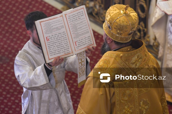 Müqəddəs Mürdaşıyan Zənənlər Kafedral Kilsəsində qeyd olunan Milad bayramı