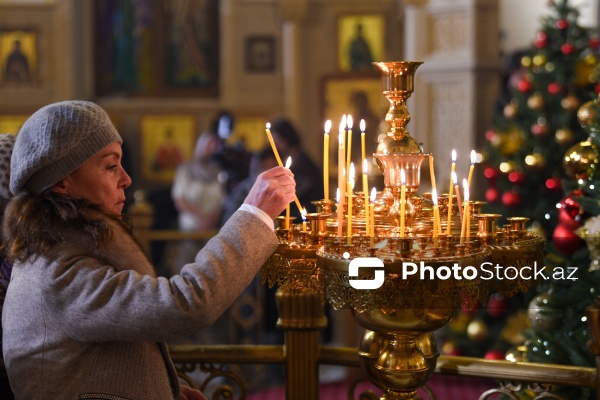 Müqəddəs Mürdaşıyan Zənənlər Kafedral Kilsəsində qeyd olunan Milad bayramı