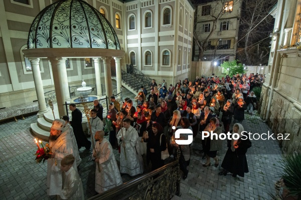 Müqəddəs Mürdaşıyan Zənənlər Kafedralında qeyd olunan Pasxa bayramı