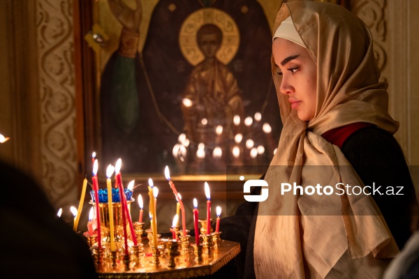 Müqəddəs Mürdaşıyan Zənənlər Kafedralında qeyd olunan Pasxa bayramı