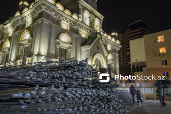 Müqəddəs Mürdaşıyan Zənənlər Kafedralında qeyd olunan Pasxa bayramı