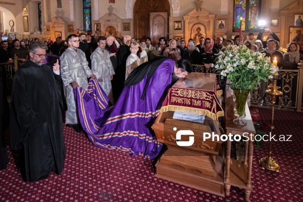 Müqəddəs Mürdaşıyan Zənənlər Kafedralında qeyd olunan Pasxa bayramı