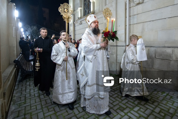 Müqəddəs Mürdaşıyan Zənənlər Kafedralında qeyd olunan Pasxa bayramı