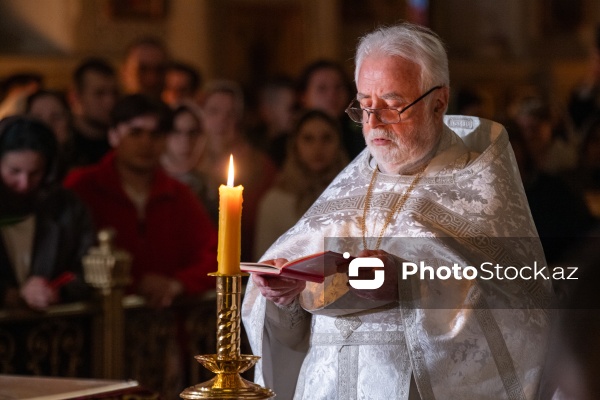 Müqəddəs Mürdaşıyan Zənənlər Kafedralında qeyd olunan Pasxa bayramı