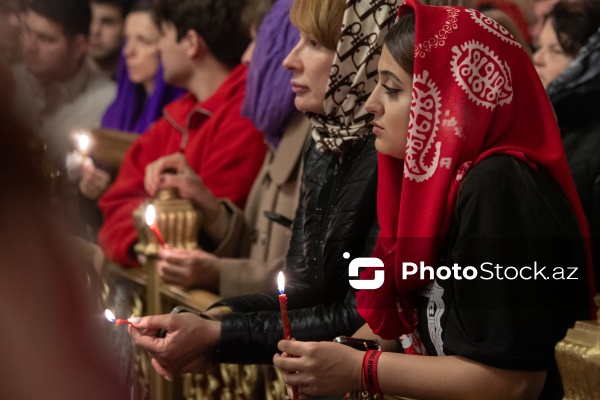 Müqəddəs Mürdaşıyan Zənənlər Kafedralında qeyd olunan Pasxa bayramı
