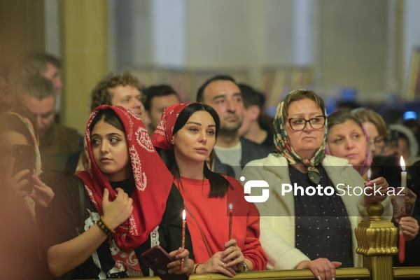 Müqəddəs Mürdaşıyan Zənənlər Kafedralında qeyd olunan Pasxa bayramı
