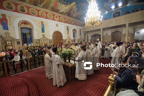 Müqəddəs Mürdaşıyan Zənənlər Kafedralında qeyd olunan Pasxa bayramı