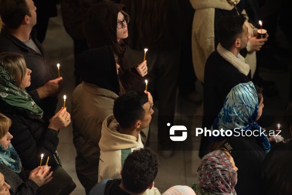 Müqəddəs Mürdaşıyan Zənənlər Kafedralında qeyd olunan Pasxa bayramı