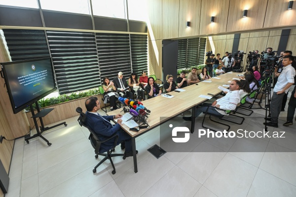 Rəşad Mustafayevin müavinət və təqaüdlərin artırılması ilə bağlı keçirdiyi brifinq