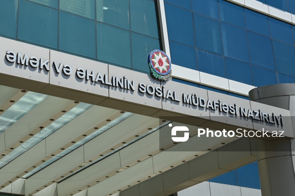 Rəşad Mustafayevin müavinət və təqaüdlərin artırılması ilə bağlı keçirdiyi brifinq