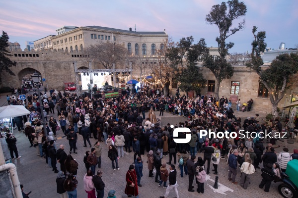 Novruz bayramı münasibətilə İçərişəhərdə qalanan tonqal
