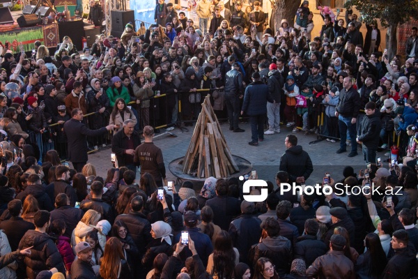 Novruz bayramı münasibətilə İçərişəhərdə qalanan tonqal
