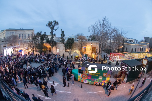Novruz bayramı münasibətilə İçərişəhərdə qalanan tonqal
