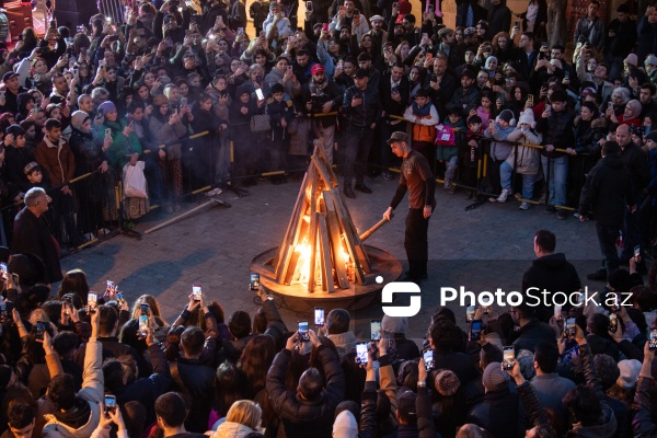 Novruz bayramı münasibətilə İçərişəhərdə qalanan tonqal