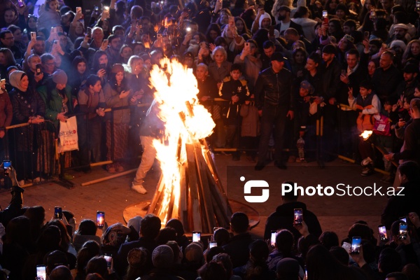 Novruz bayramı münasibətilə İçərişəhərdə qalanan tonqal