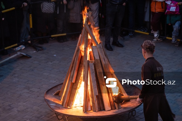 Novruz bayramı münasibətilə İçərişəhərdə qalanan tonqal