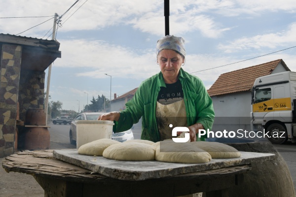 Ənənəvi dadların ünvanı olan yolüstü təndirxanalar