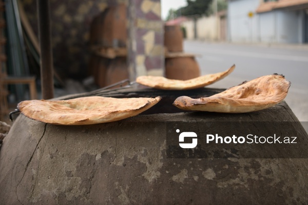 Ənənəvi dadların ünvanı olan yolüstü təndirxanalar