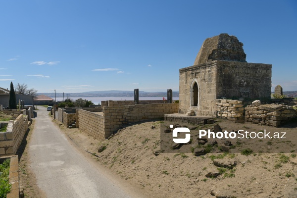 Novxanıda yerləşən Axund Əbil sərdabəsi