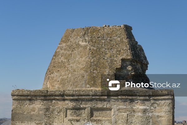 Novxanıda yerləşən Axund Əbil sərdabəsi