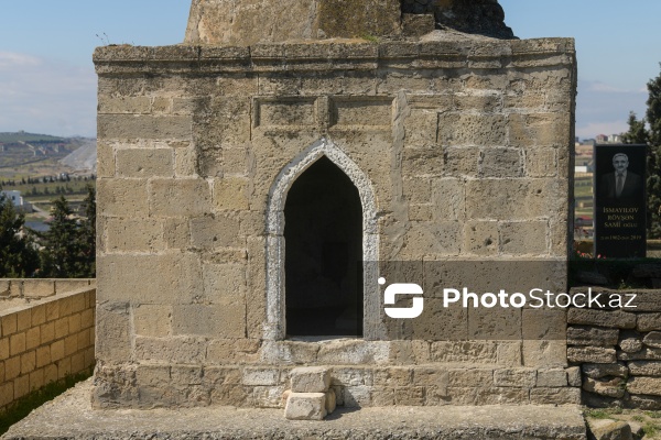 Novxanıda yerləşən Axund Əbil sərdabəsi