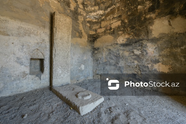 Novxanıda yerləşən Axund Əbil sərdabəsi