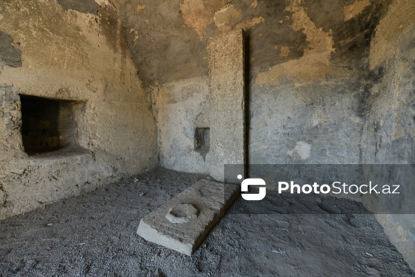 Novxanıda yerləşən Axund Əbil sərdabəsi