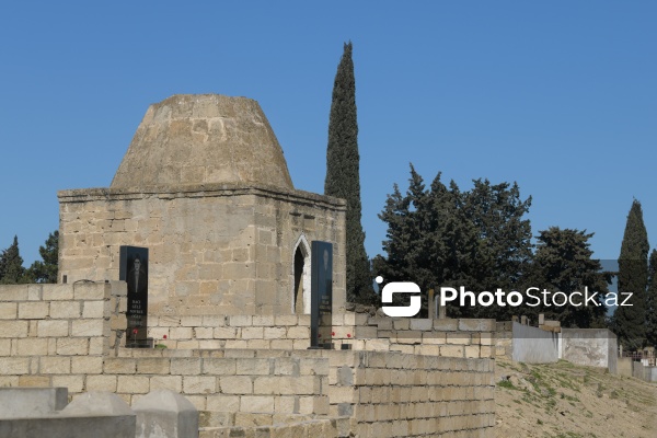 Novxanıda yerləşən Axund Əbil sərdabəsi