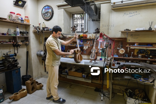 Özünəməxsus üslubu ilə seçilən tar ustası Fəxrəddin Cəfərov