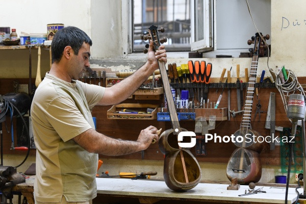 Özünəməxsus üslubu ilə seçilən tar ustası Fəxrəddin Cəfərov