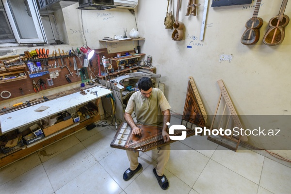 Özünəməxsus üslubu ilə seçilən tar ustası Fəxrəddin Cəfərov