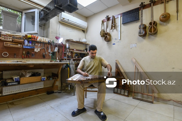 Özünəməxsus üslubu ilə seçilən tar ustası Fəxrəddin Cəfərov