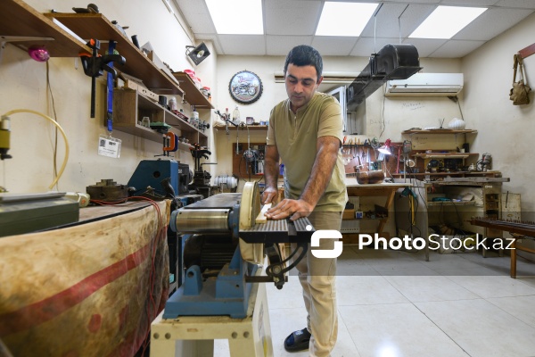 Özünəməxsus üslubu ilə seçilən tar ustası Fəxrəddin Cəfərov