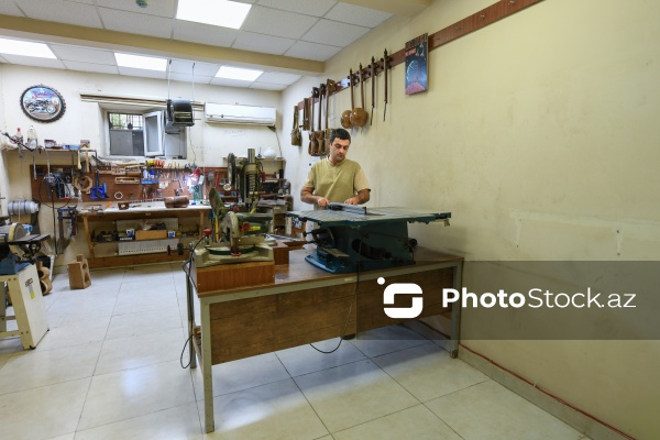 Özünəməxsus üslubu ilə seçilən tar ustası Fəxrəddin Cəfərov