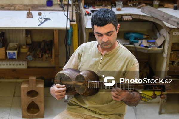 Özünəməxsus üslubu ilə seçilən tar ustası Fəxrəddin Cəfərov