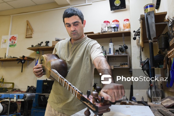 Özünəməxsus üslubu ilə seçilən tar ustası Fəxrəddin Cəfərov