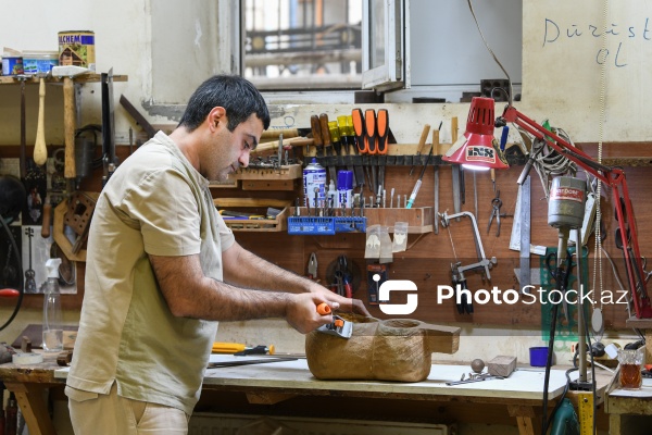 Özünəməxsus üslubu ilə seçilən tar ustası Fəxrəddin Cəfərov