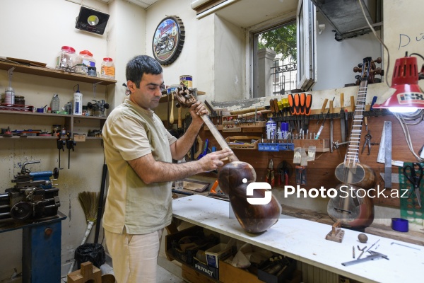 Özünəməxsus üslubu ilə seçilən tar ustası Fəxrəddin Cəfərov