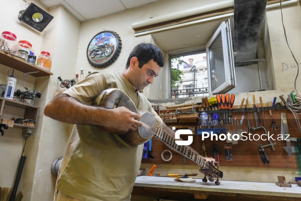 Özünəməxsus üslubu ilə seçilən tar ustası Fəxrəddin Cəfərov