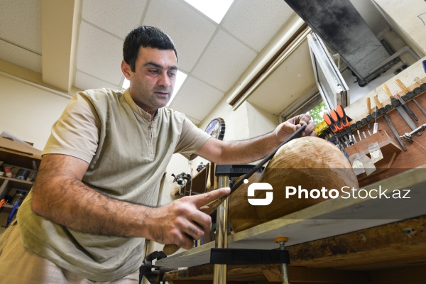 Özünəməxsus üslubu ilə seçilən tar ustası Fəxrəddin Cəfərov