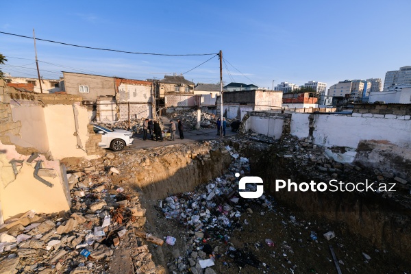 Bakının Nəsimi rayonunda, “Papanin” kimi tanınan ərazidə həyət evləri sökülür