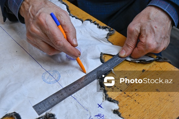 Papaqçılıq sənətini ailə ənənəsinə çevirən Sadu Xalayev