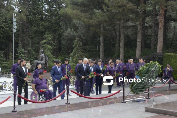 Paralimpiyaçılarımız Fəxri xiyabanı və Şəhidlər xiyabanını ziyarət ediblər