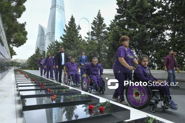 Paralimpiyaçılarımız Fəxri xiyabanı və Şəhidlər xiyabanını ziyarət ediblər