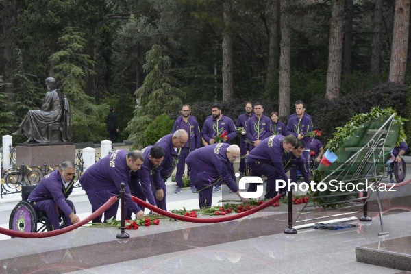 Paralimpiyaçılarımız Fəxri xiyabanı və Şəhidlər xiyabanını ziyarət ediblər