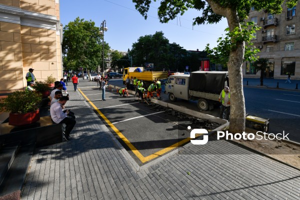 Nəsimi rayonunda salınmış qeyri-qanuni parklanma yeri İlham Əliyevin tapşırığına əsasən sökülür